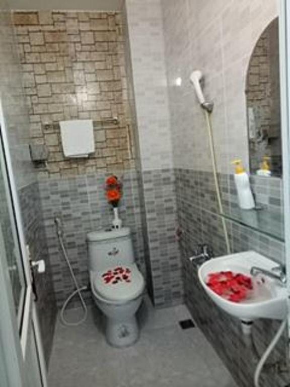 Yen Vy Hotel Куинён Экстерьер фото