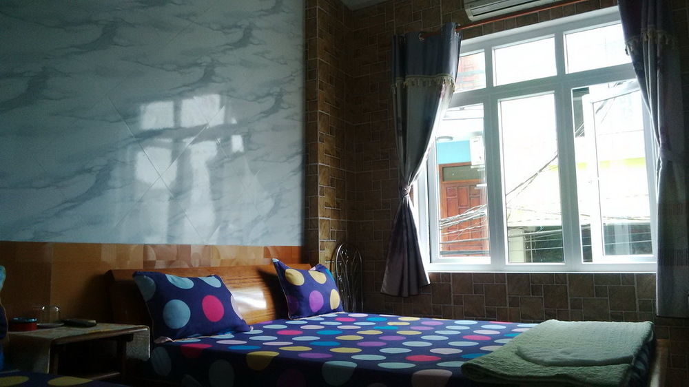 Yen Vy Hotel Куинён Экстерьер фото
