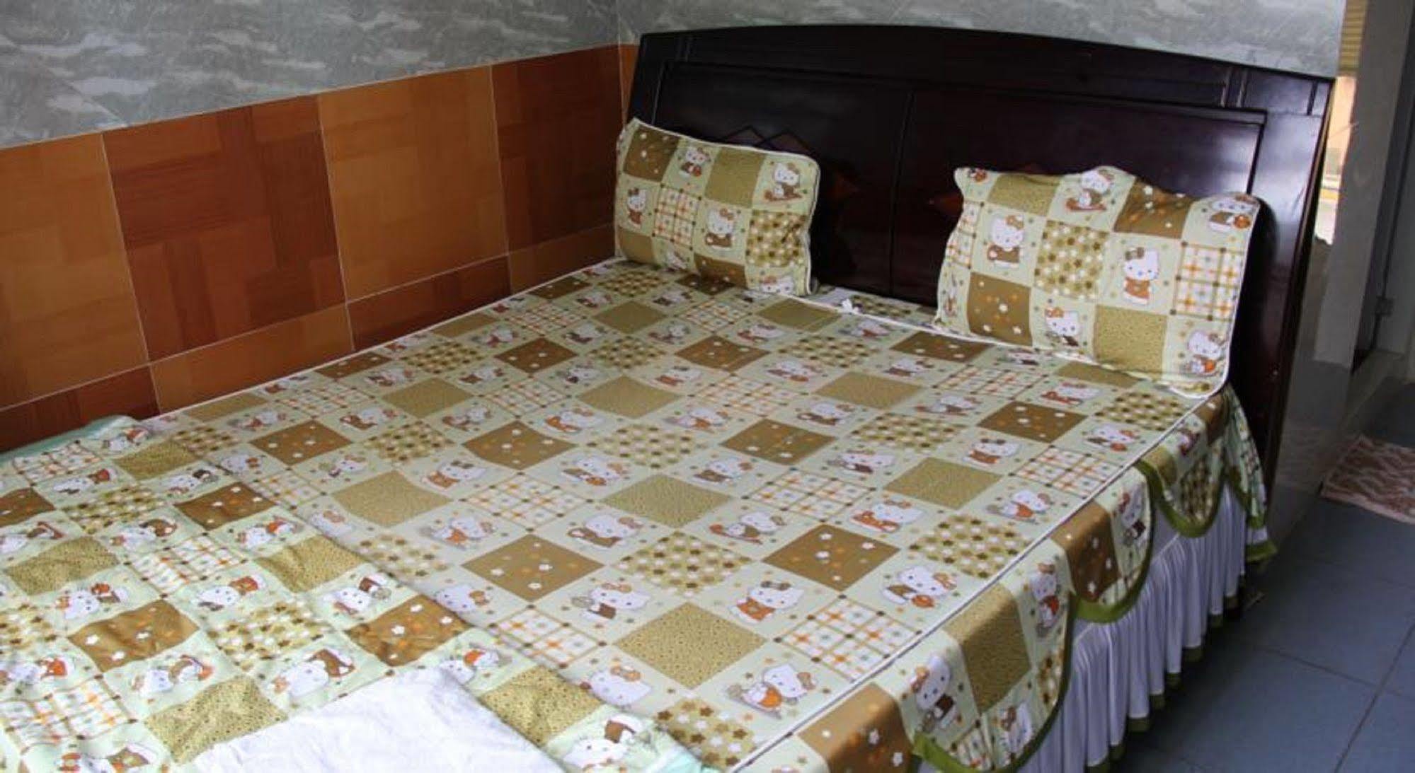 Yen Vy Hotel Куинён Экстерьер фото