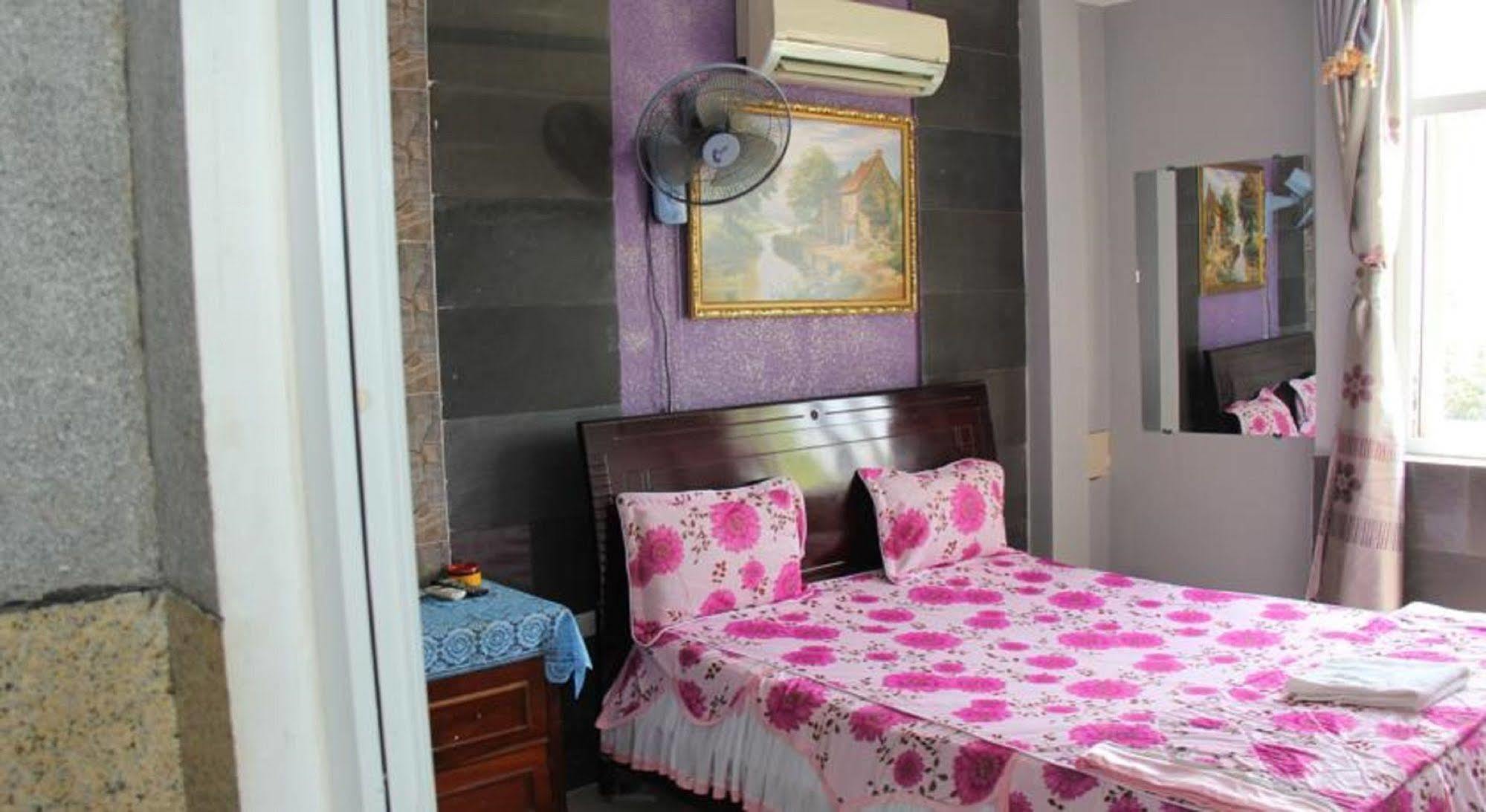Yen Vy Hotel Куинён Экстерьер фото