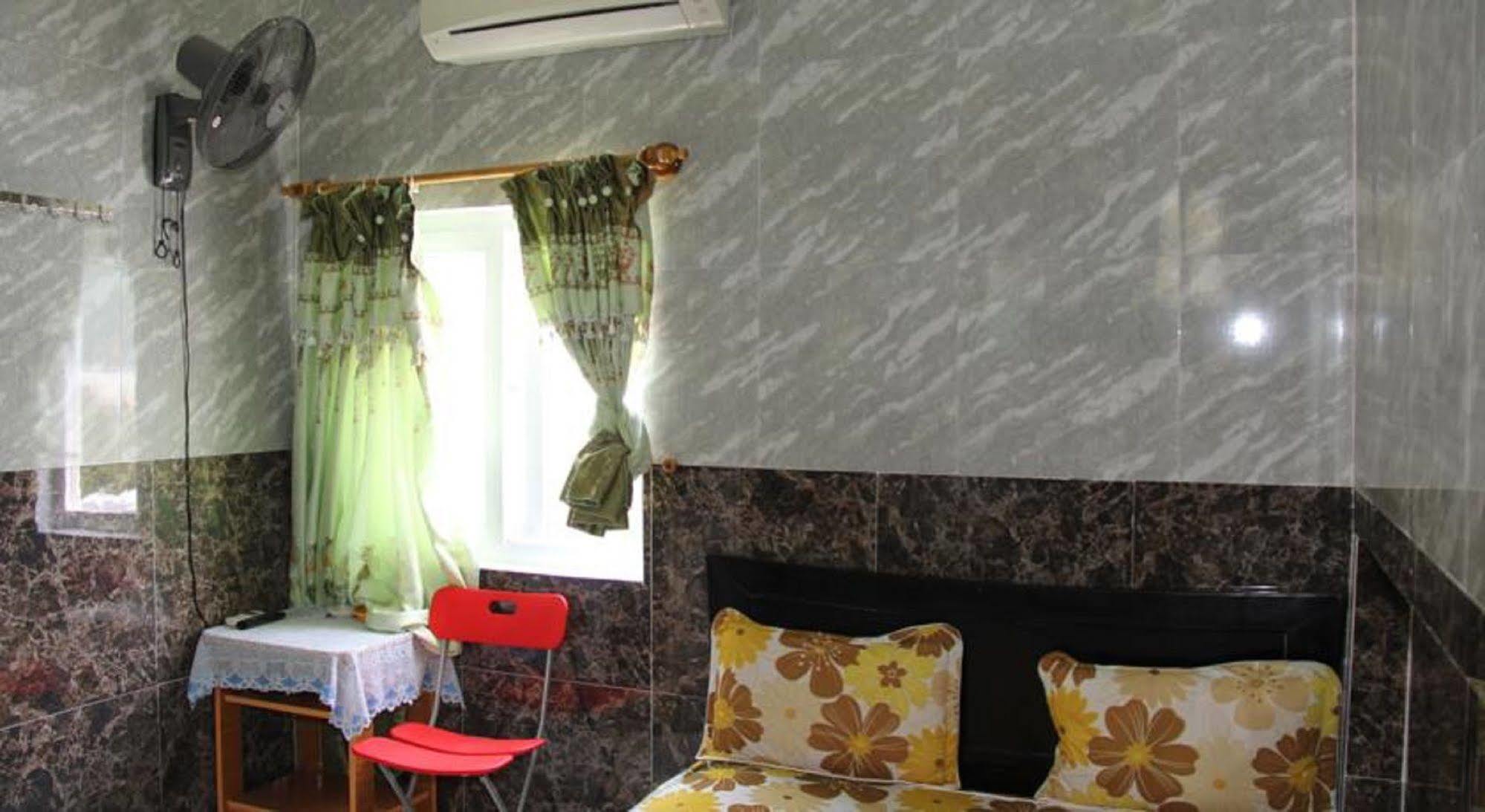 Yen Vy Hotel Куинён Экстерьер фото